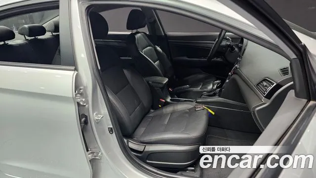 Hyundai AVANTE 2017 — фото 10