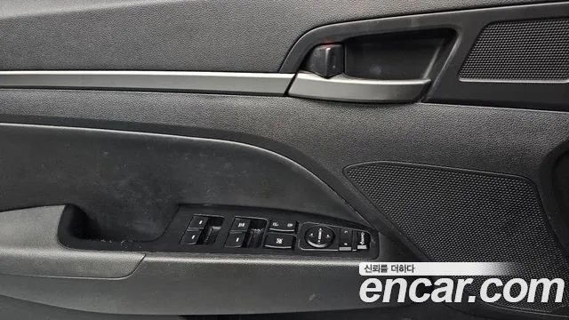 Hyundai AVANTE 2017 — фото 12
