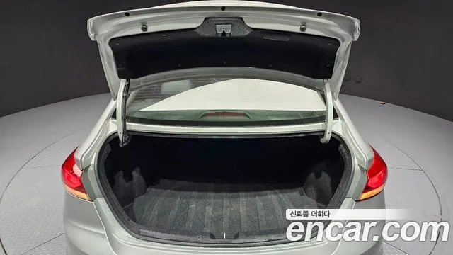 Hyundai AVANTE 2017 — фото 20