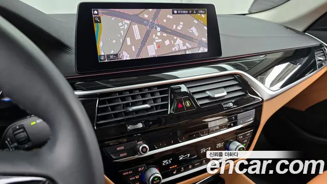 BMW 5-Series 2020 — фото 14