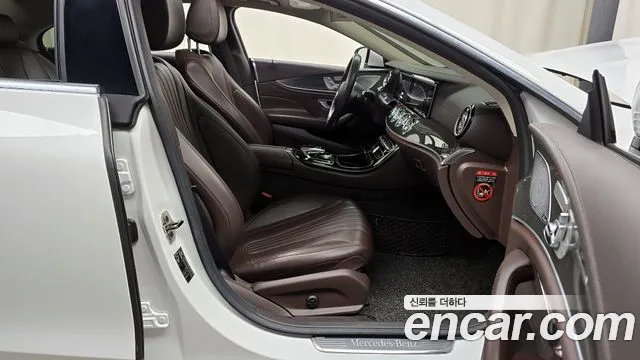 Mercedes-Benz CLS-Class 2020 — фото 10