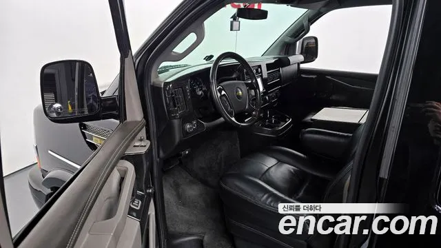 Chevrolet Express Van 2017 — фото 11