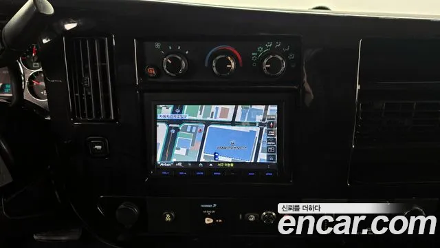 Chevrolet Express Van 2017 — фото 15