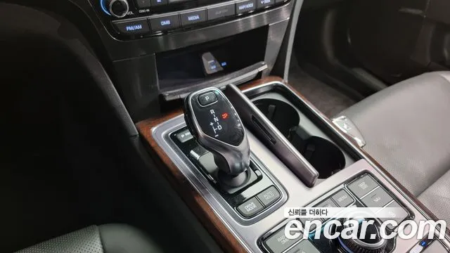 Hyundai Equus 2015 — фото 9