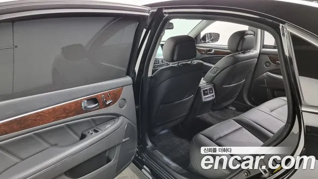 Hyundai Equus 2015 — фото 18