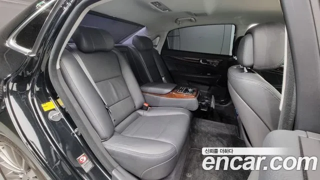 Hyundai Equus 2015 — фото 19