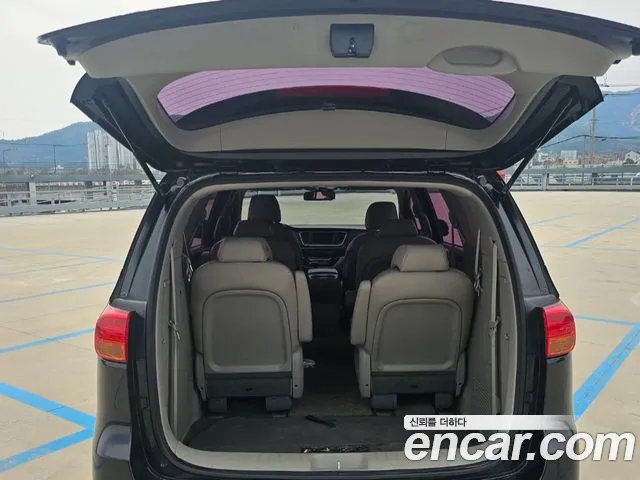 Kia Canival 2018 — фото 10