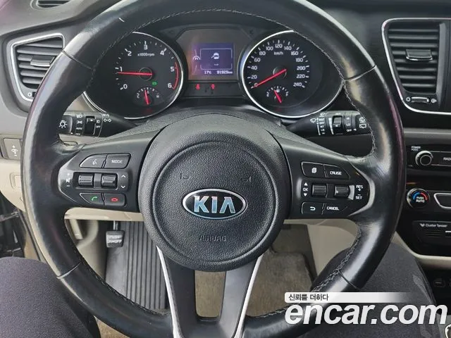 Kia Canival 2018 — фото 14