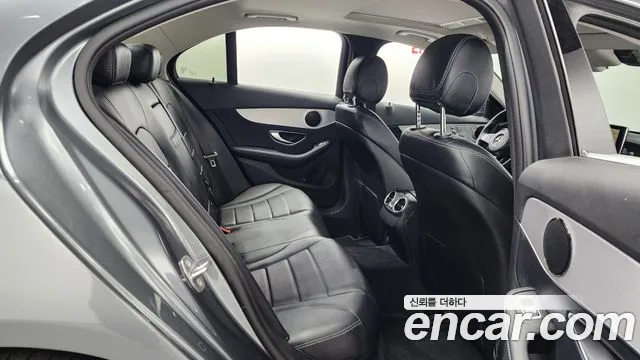 Mercedes-Benz C-Class 2018 — фото 12