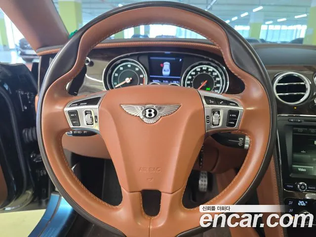 Bentley Flying Spur 2018 — фото 10