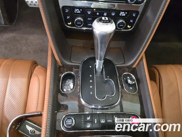 Bentley Flying Spur 2018 — фото 11