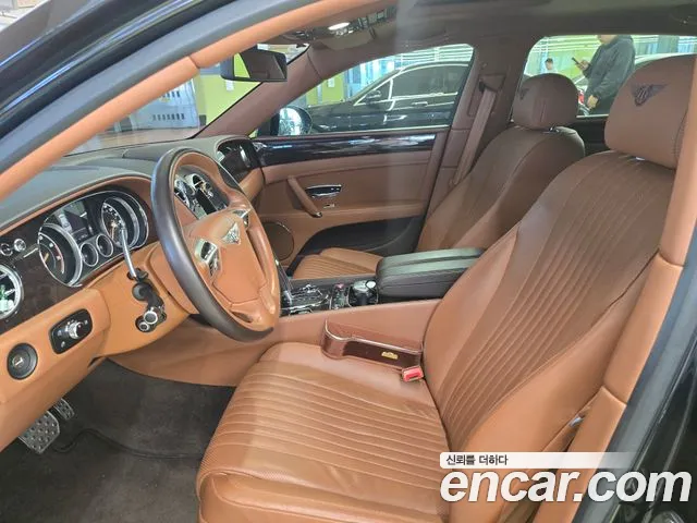 Bentley Flying Spur 2018 — фото 18