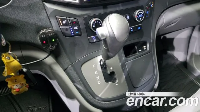Hyundai Starex 2019 — фото 9