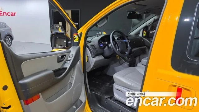 Hyundai Starex 2019 — фото 10