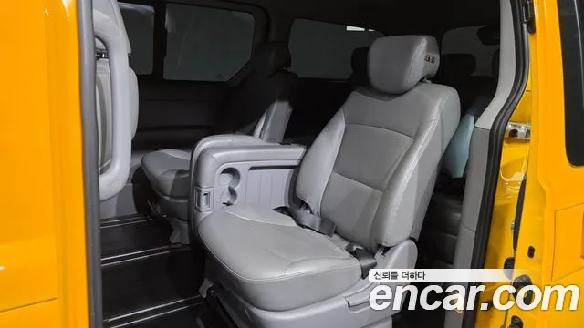 Hyundai Starex 2019 — фото 12