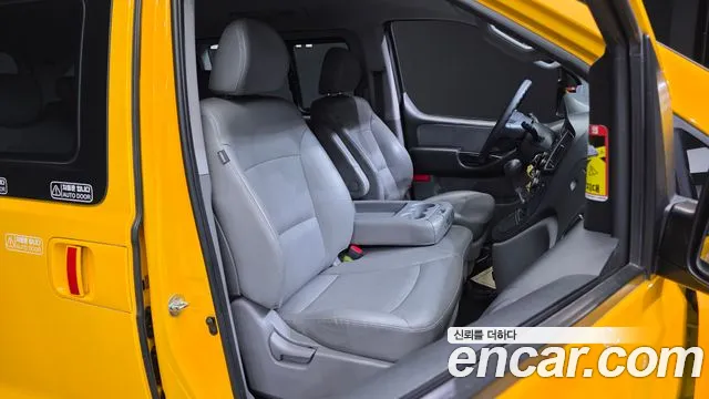 Hyundai Starex 2019 — фото 14