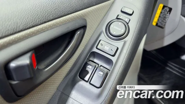 Hyundai Starex 2019 — фото 16