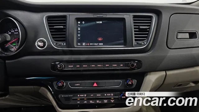 Kia Canival 2017 — фото 16