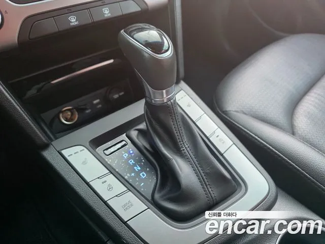 Hyundai AVANTE 2016 — фото 13