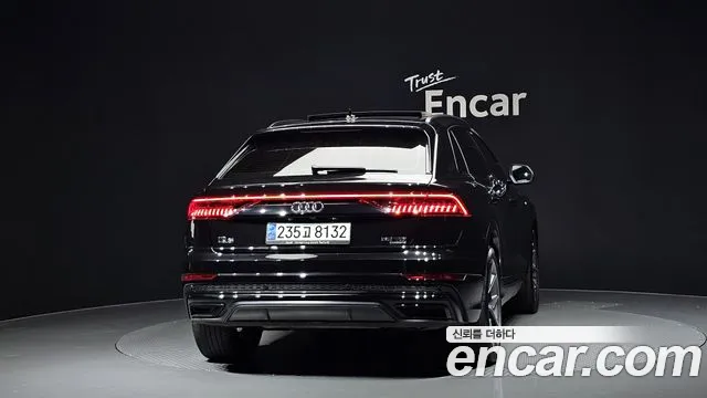 Audi Q8 2023 — фото 4