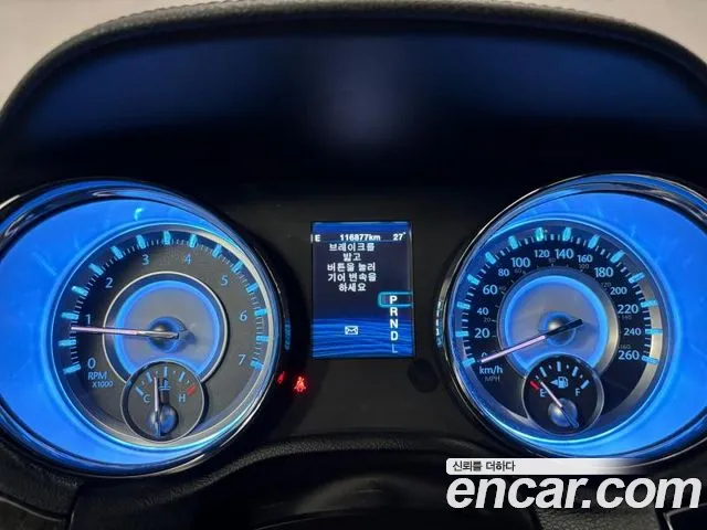 Chrysler 300C 2013 — фото 10