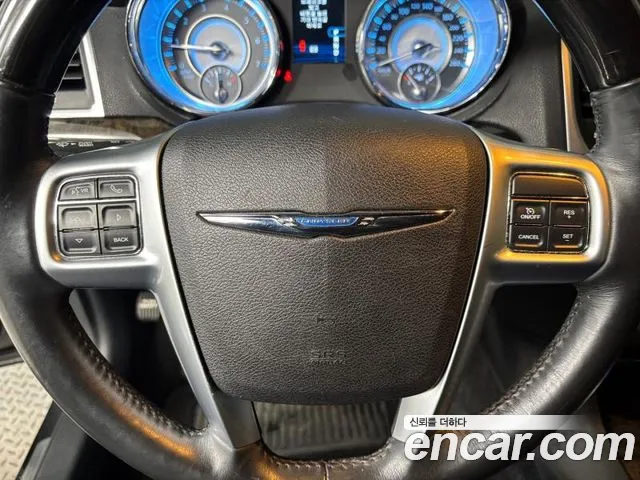 Chrysler 300C 2013 — фото 12