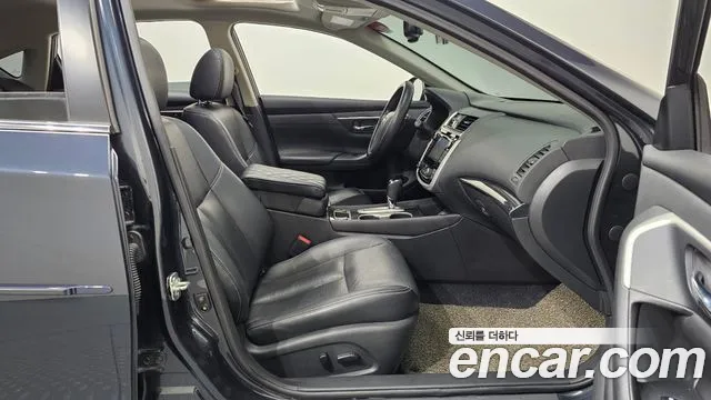 Nissan Altima 2018 — фото 10