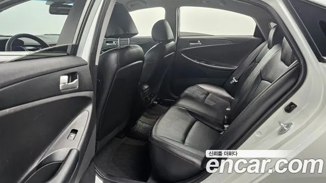 Hyundai Sonata 2016 — фото 12