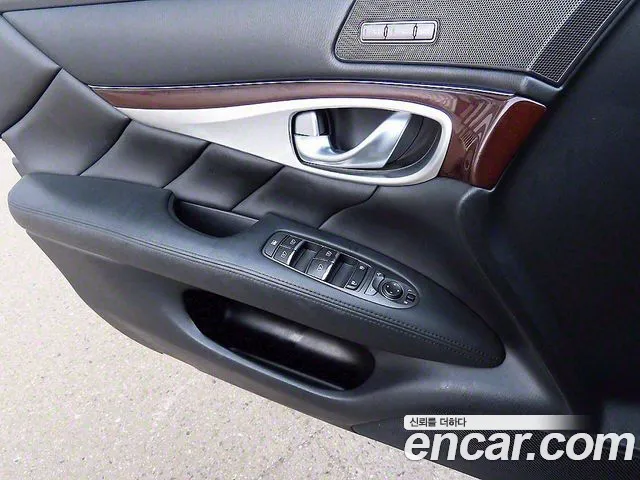 Infiniti Q70 2015 — фото 11