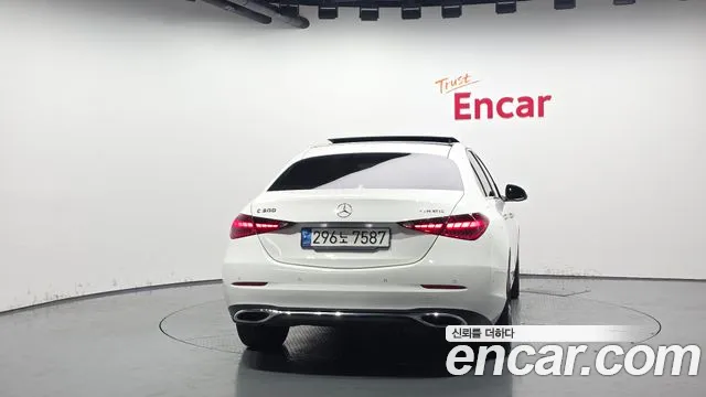 Mercedes-Benz C-Class 2023 — фото 4