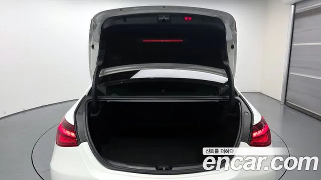 Mercedes-Benz C-Class 2023 — фото 20
