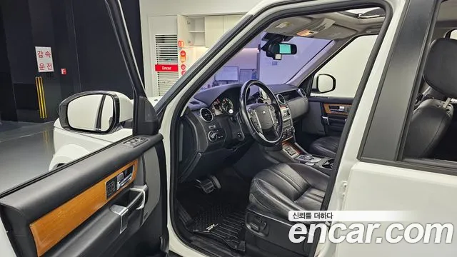 Land Rover Discovery 2015 — фото 11