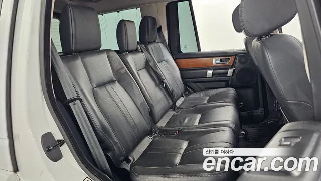 Land Rover Discovery 2015 — фото 12