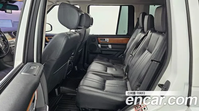Land Rover Discovery 2015 — фото 13