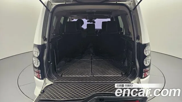 Land Rover Discovery 2015 — фото 20
