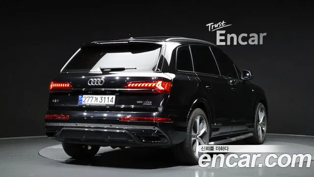 Audi Q7 2023 — фото 2