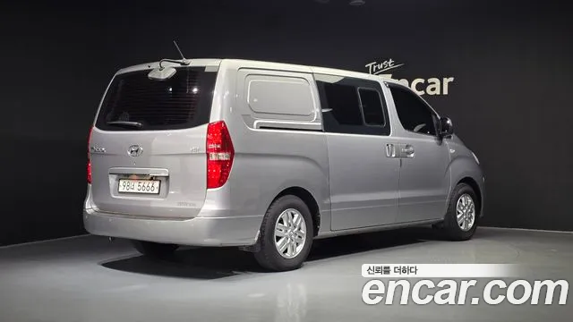 Hyundai Starex 2017 — фото 2