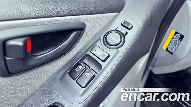 Hyundai Starex 2017 — фото 14