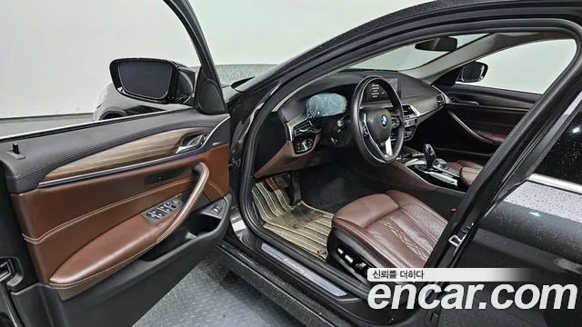 BMW 5-Series 2019 — фото 11