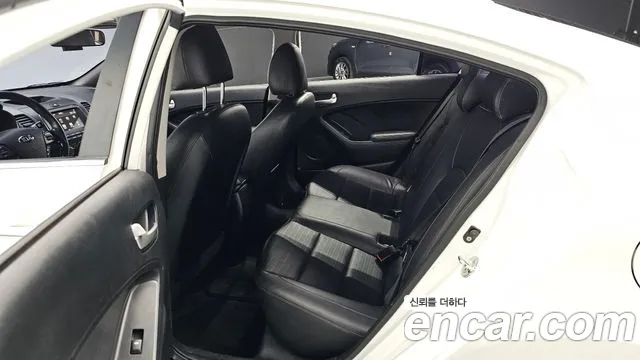 Kia K3 2018 — фото 11