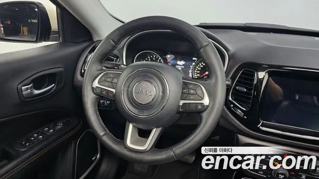 Jeep Compass 2018 — фото 13
