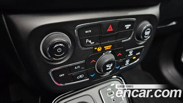 Jeep Compass 2018 — фото 16