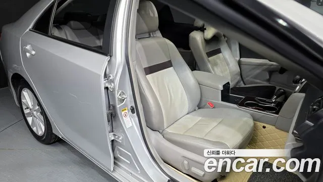 Toyota Camry 2013 — фото 12