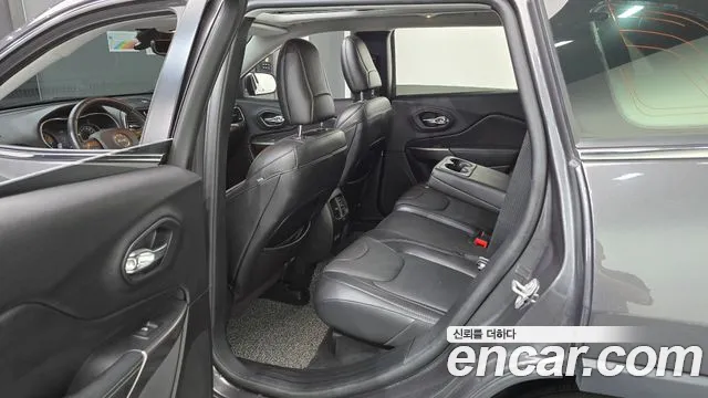 Jeep Cherokee 2021 — фото 11