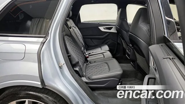 Audi Q7 2023 — фото 12