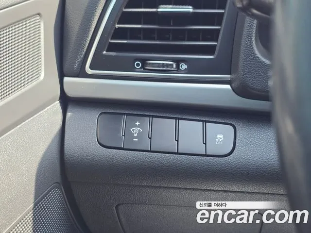 Hyundai AVANTE 2017 — фото 14