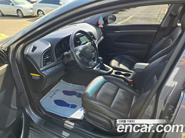 Hyundai AVANTE 2017 — фото 16