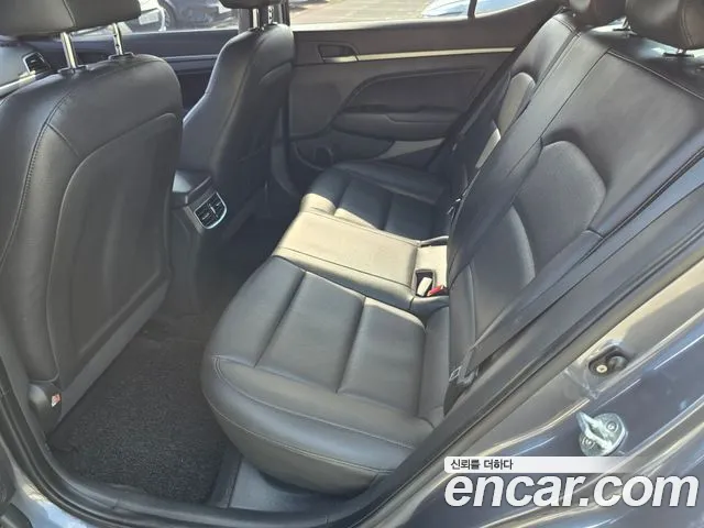 Hyundai AVANTE 2017 — фото 17