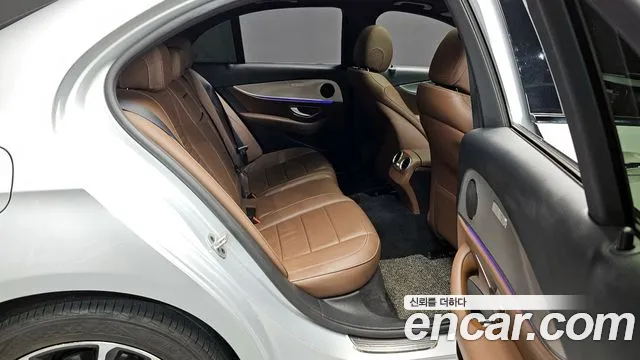 Mercedes-Benz E-Class 2020 — фото 12