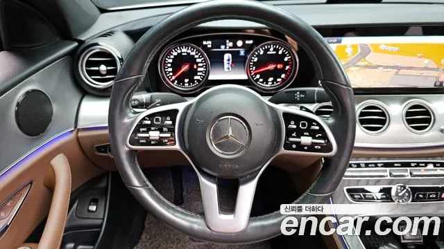 Mercedes-Benz E-Class 2020 — фото 13